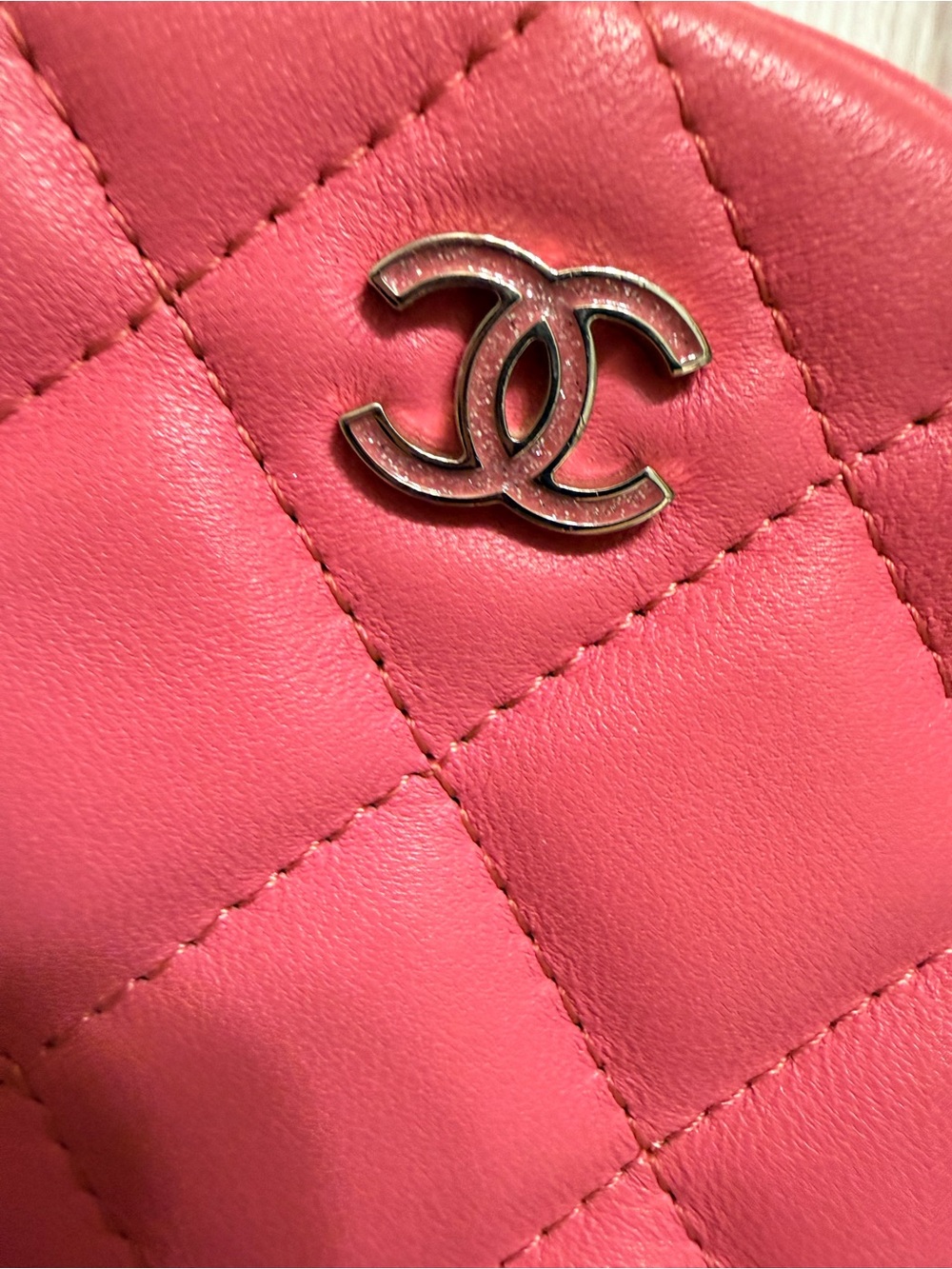 *Authentic* CHANEL - Leather Quilted Crossbody Bag w/ COA - Picture 3 of 16